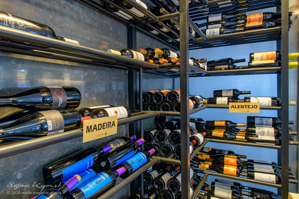 Weinschrank amarelo